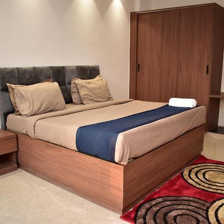 Qotel Hotel Signature Bnb-Ashok Vihar New Delhi Exterior photo